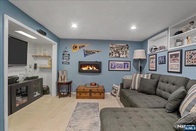 11 Westland Road, Verona, NJ 07044