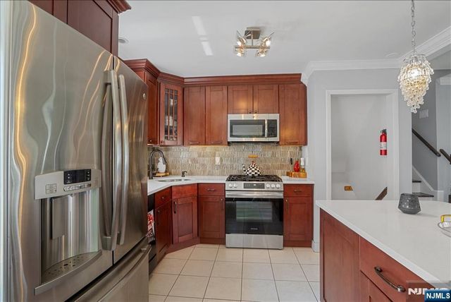 11 Westland Road, Verona, NJ 07044