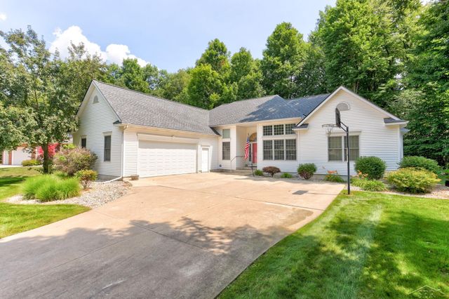 8646 Wandering Way, Freeland, MI 48623