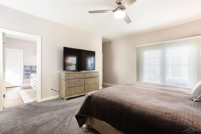 8646 Wandering Way, Freeland, MI 48623