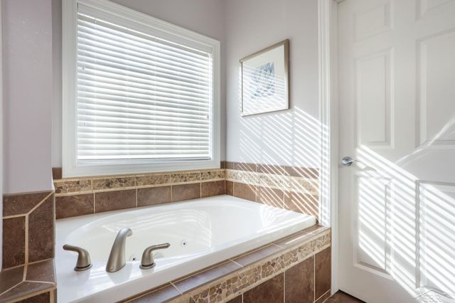 8646 Wandering Way, Freeland, MI 48623