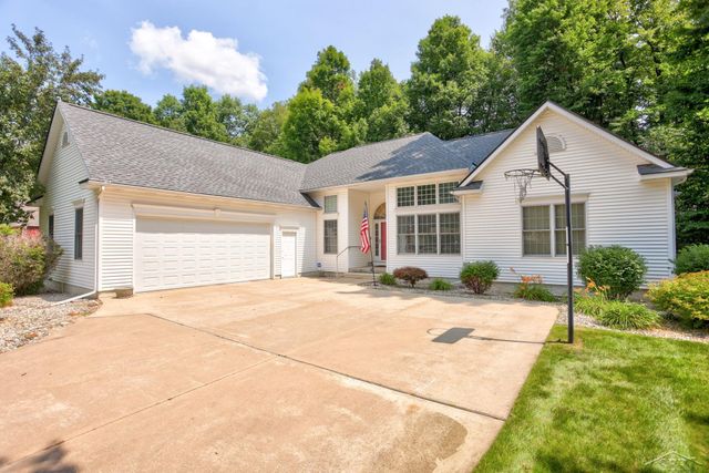 8646 Wandering Way, Freeland, MI 48623