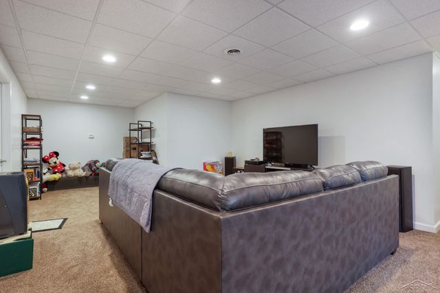 8646 Wandering Way, Freeland, MI 48623