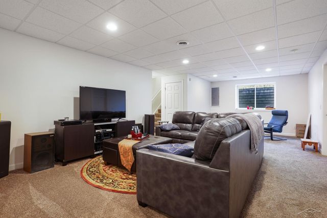 8646 Wandering Way, Freeland, MI 48623