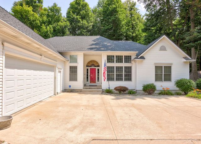 8646 Wandering Way, Freeland, MI 48623