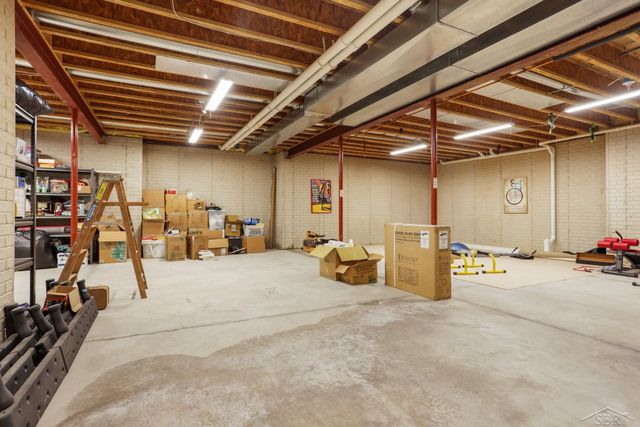 8646 Wandering Way, Freeland, MI 48623