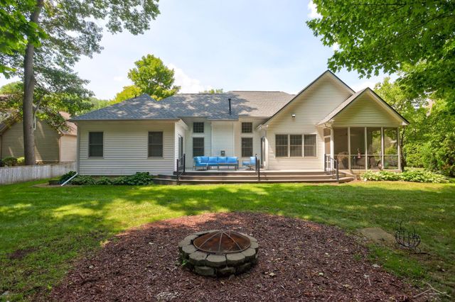 8646 Wandering Way, Freeland, MI 48623