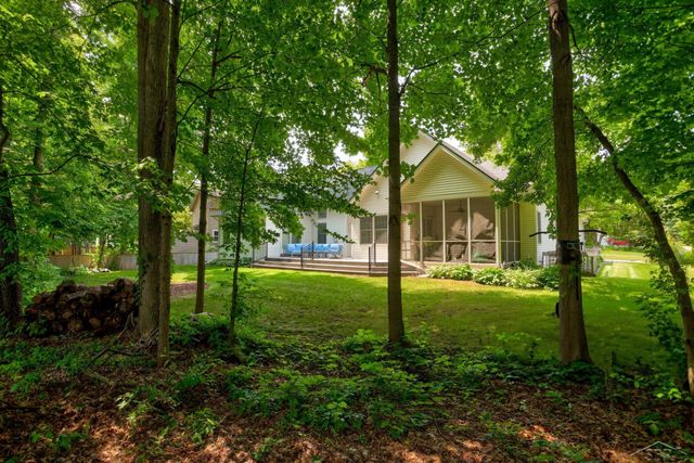 8646 Wandering Way, Freeland, MI 48623