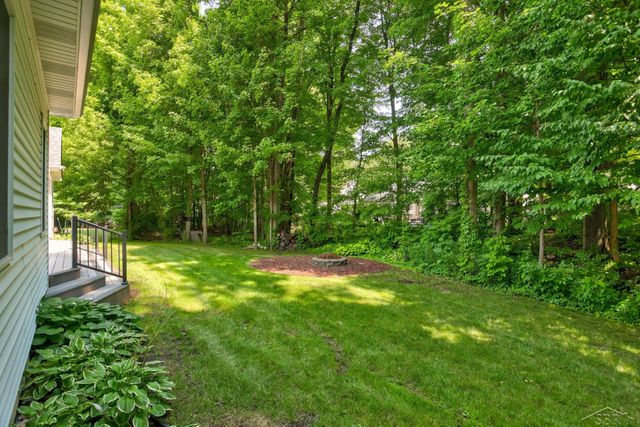 8646 Wandering Way, Freeland, MI 48623