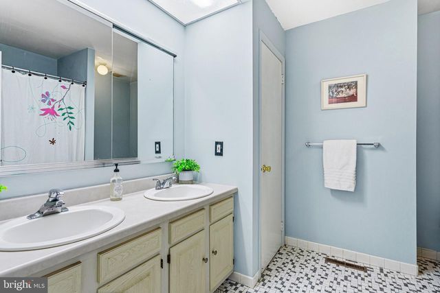 1273 QUARRY COMMONS DR, Yardley, PA 19067