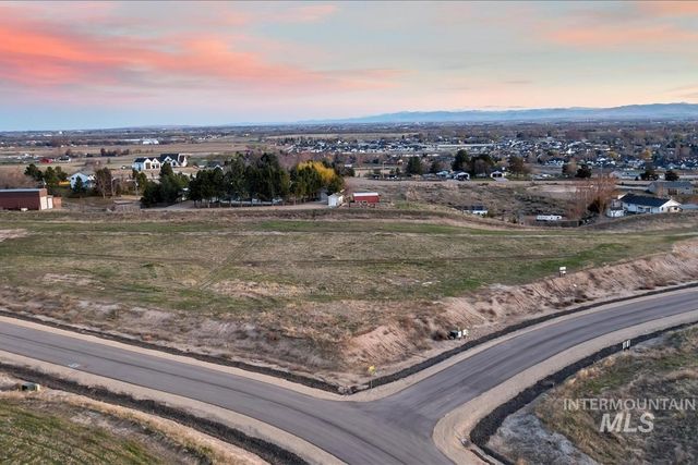 8085 Quail Hollow Dr, Middleton, ID 83644