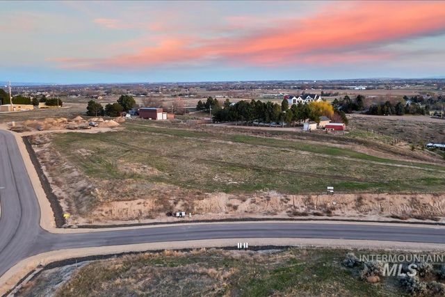 8085 Quail Hollow Dr, Middleton, ID 83644