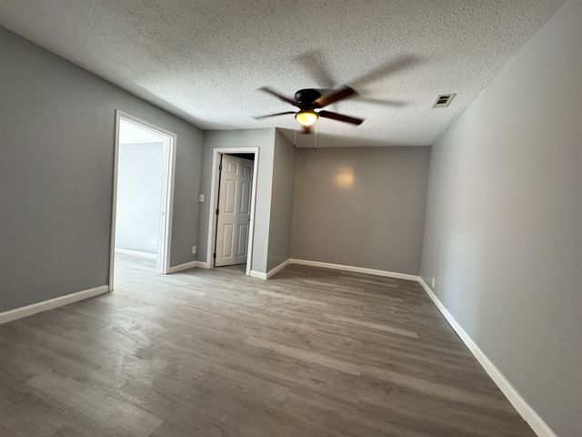 700 HARBERT DR, Savannah, TN 38372