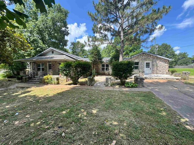 700 HARBERT DR, Savannah, TN 38372