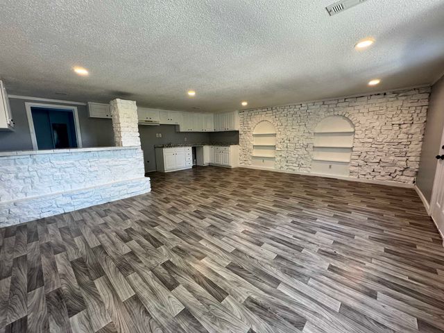 700 HARBERT DR, Savannah, TN 38372