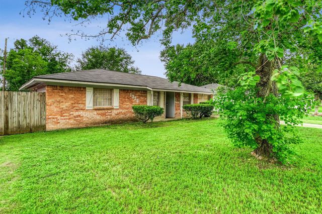 1323 W Donovan Street, Houston, TX 77091