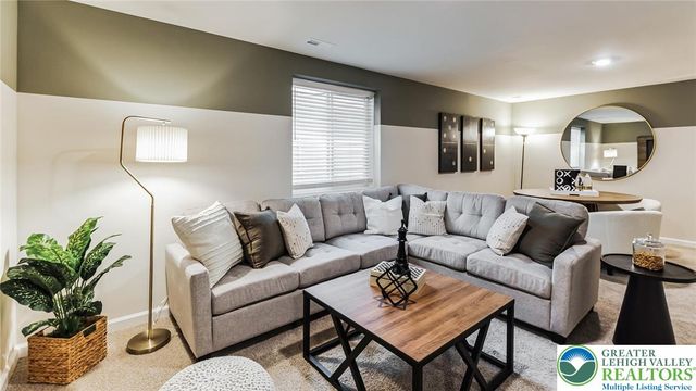 117 Winding Road, Forks Twp, PA 18040