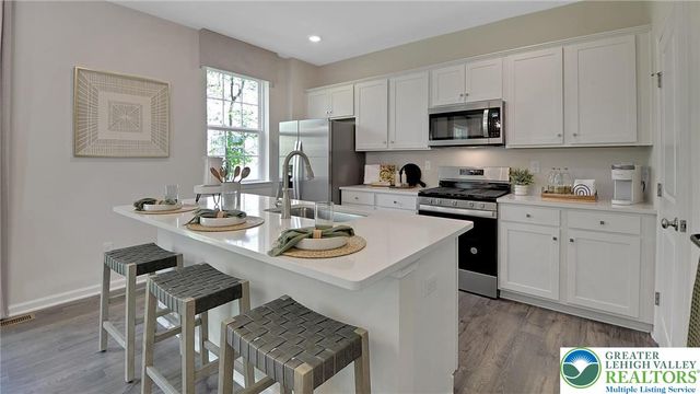 117 Winding Road, Forks Twp, PA 18040