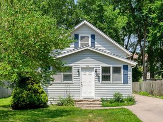 1006 Pine Street, Fox River Grove, IL 60021
