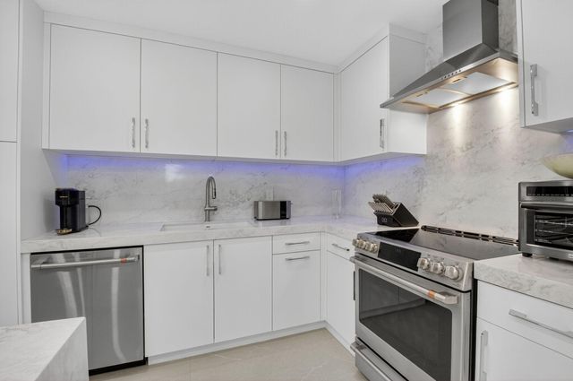 7847 Lakeside Boulevard 1014, Boca Raton, FL 33434