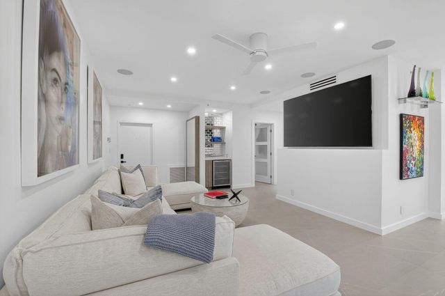 7847 Lakeside Boulevard 1014, Boca Raton, FL 33434