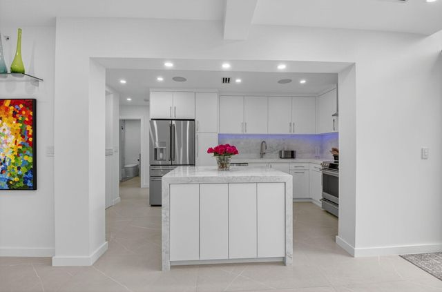 7847 Lakeside Boulevard 1014, Boca Raton, FL 33434