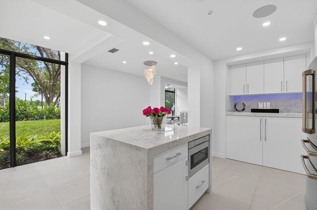 7847 Lakeside Boulevard 1014, Boca Raton, FL 33434