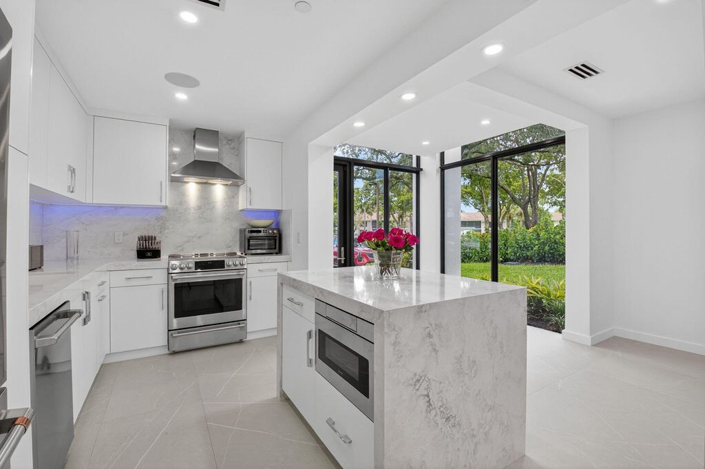 7847 Lakeside Boulevard 1014, Boca Raton, FL 33434