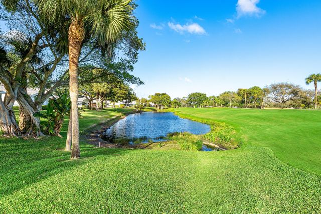 24 Cambridge Drive, Boynton Beach, FL 33436