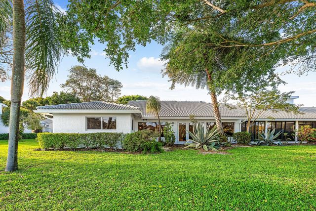 24 Cambridge Drive, Boynton Beach, FL 33436