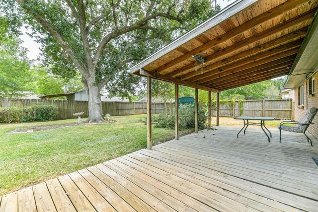 408 Christina Lane, Friendswood, TX 77546