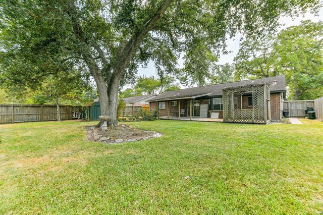 408 Christina Lane, Friendswood, TX 77546