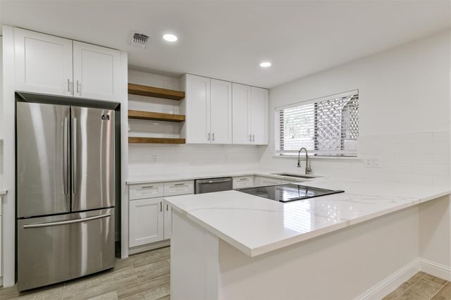 408 Christina Lane, Friendswood, TX 77546