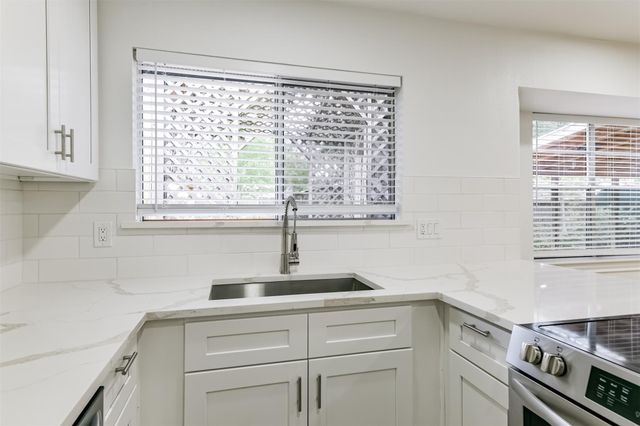 408 Christina Lane, Friendswood, TX 77546