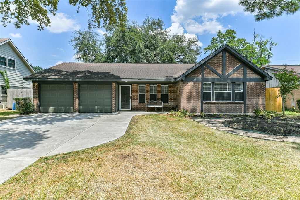 408 Christina Lane, Friendswood, TX 77546