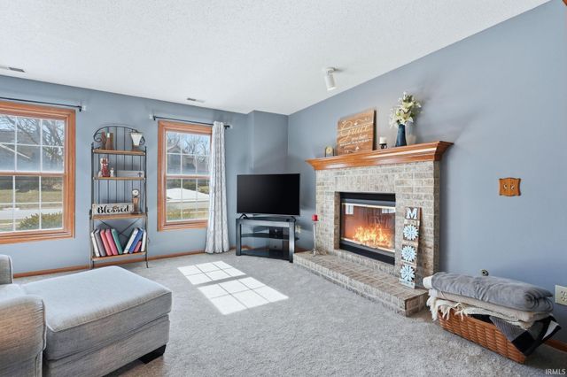 2736 Sweet Cider Road, Fort Wayne, IN 46818