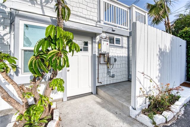 368 Oak C, Laguna Beach, CA 92651