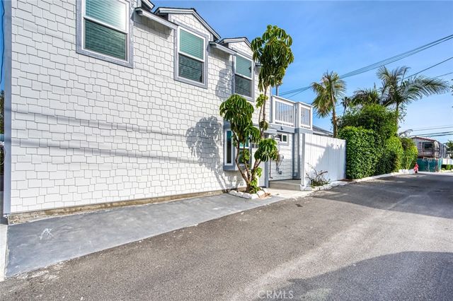 368 Oak C, Laguna Beach, CA 92651