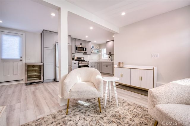 368 Oak C, Laguna Beach, CA 92651