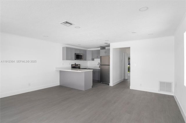 1750 NE 52nd Street, Fort Lauderdale, FL 33334