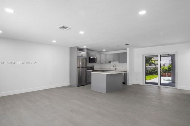1750 NE 52nd Street, Fort Lauderdale, FL 33334