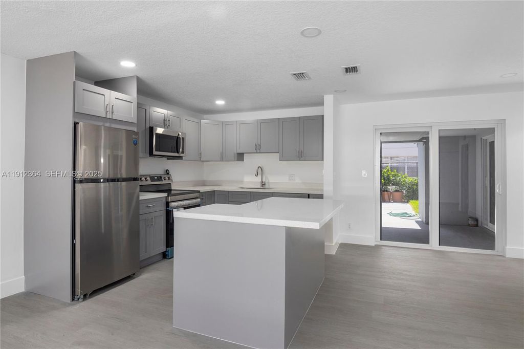 1750 NE 52nd Street, Fort Lauderdale, FL 33334