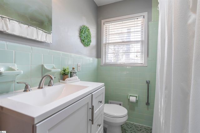 806 South B Street, Easley, SC 29640