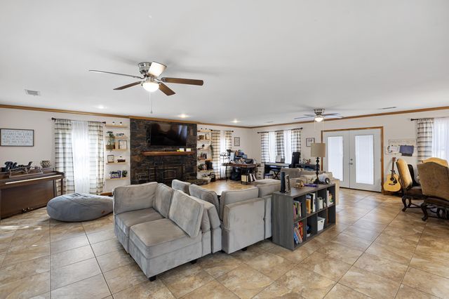 806 Avenue 8 SE, Atkins, AR 72823