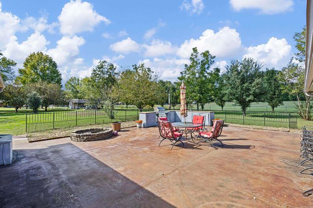 806 Avenue 8 SE, Atkins, AR 72823