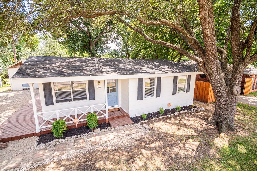 104 Alice Drive, Little Elm, TX 75068