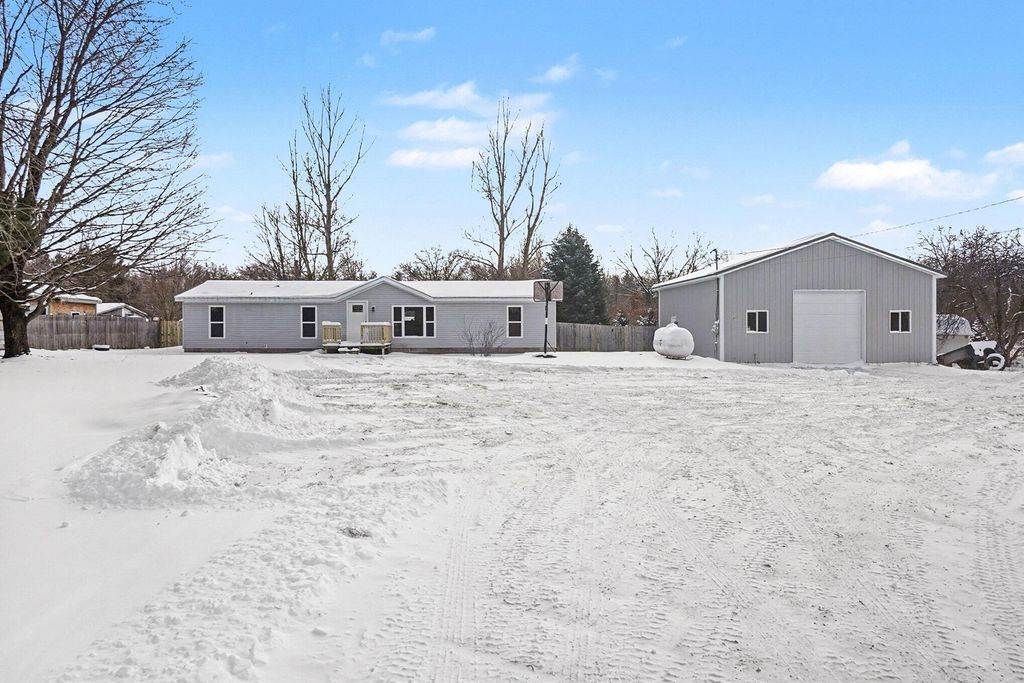5900 E 36th Street, White Cloud, MI 49349