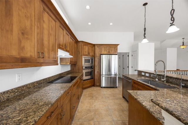 201 Teakwood Lane, Cedar Rapids, IA 52402