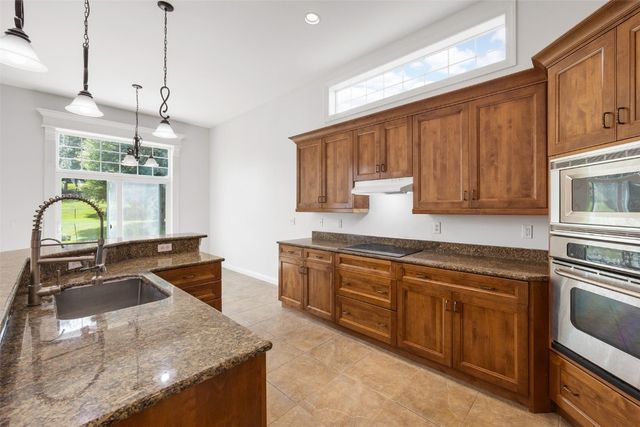 201 Teakwood Lane, Cedar Rapids, IA 52402