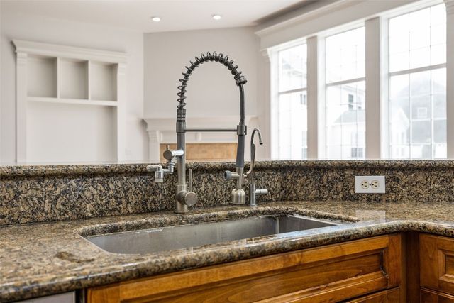 201 Teakwood Lane, Cedar Rapids, IA 52402